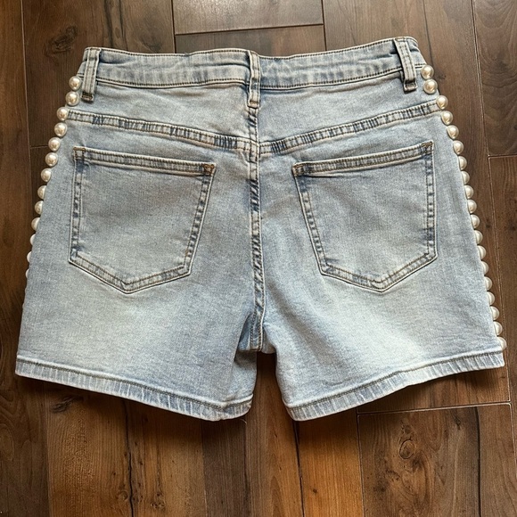 Boston Proper |  Light Blue Pearl-Trimmed Jean Shorts | Size 4 - Picture 4 of 11